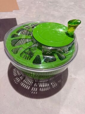 Green Salad Spinner with Clear Lid